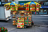 Hotdog-Stand im Bryant Park, Manhattan, New York City, New York State, USA