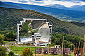 Font-Romeu-Odeillo-Via (Südfrankreich): der Sonnenofen von Odeillo in Cerdanya, einer der beiden größten der Welt