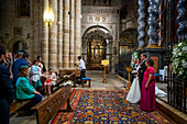 Hochzeit im Inneren der Kathedrale Santa María, Sigüenza, Provinz Guadalajara, Spanien