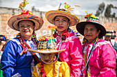 Der Karneval der "Negros y Blancos" in Pasto, Kolumbien, ist ein lebhaftes kulturelles Spektakel, das sich mit einem Übermaß an Farben, Energie und traditionellem Eifer entfaltet