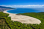 Luftaufnahme des Dünenstrandes Duna de Bolonia, Costa de la Luz, Provinz Cadiz, Andalusien, Südspanien