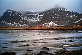 Skagsanden, ein Strand bei Flakstad, Flakstadøy, Lofoten, Nordland, Norwegen