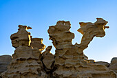 Die Fliegende Hexe, eine fantastisch erodierte Sandsteinformation in der Fantasy Canyon Recreation Site, in der Nähe von Vernal, Utah
