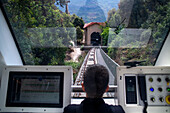 Seilbahn Santa Cova, die die Kapelle Santa Cova auf dem Berg Montserrat in Monistrol de Montserrat hinauffährt, Barcelona, Katalonien, Spanien