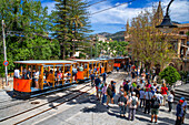 Bahnhof von Soller. Alte Straßenbahn am Bahnhof von Soller. Die Straßenbahn verkehrt auf einer Strecke von 5 km vom Bahnhof im Dorf Soller zum Puerto de Soller, Soller Mallorca, Balearen, Spanien, Mittelmeer, Europa