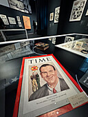 Der amerikanische Karikaturist Milton Caniff auf dem Titelbild der Time, 1947