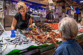 Fischstand, Markthalle, Mercat de L'Olivar, Olivar-Markt in Palma de Mallorca, Mallorca, Spanien. Mercado del Olivar im Stadtzentrum von Palma de Mallorca, Insel Mallorca, Spanien