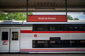 Bahnhof Alcala de Henares in Madrid, Spanien. Cervantes-Zug zwischen dem Bahnhof Atocha und Alcala de Henares