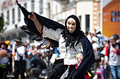 Der Karneval der "Negros y Blancos" in Pasto, Kolumbien, ist ein lebhaftes kulturelles Spektakel, das sich mit einem Übermaß an Farben, Energie und traditioneller Inbrunst entfaltet