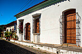 Koloniale Stadtarchitektur des Dorfes Suchitoto. Suchitoto, Cuscatlan, El Salvador, Mittelamerika