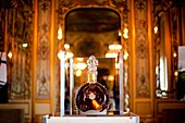 Frankreich, Paris, Werbung für Louis XIII Cognac jeroboam