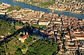 Frankreich, Isere, Vienne, Kapelle Unserer Lieben Frau von La Salette, im Hintergrund die Rhone (Luftaufnahme)