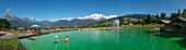 Frankreich, Haute Savoie, Mont Blanc, Combloux, Panoramablick auf das ökologische Gewässer und das Mont-Blanc-Massiv