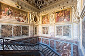 Frankreich, Seine et Marne, Fontainebleau, das zum UNESCO-Weltkulturerbe gehörende Königsschloss Fontainebleau, die Königstreppe (Escalier du Roi), erbaut von Jacques Ange Gabriel für Ludwig den 15.