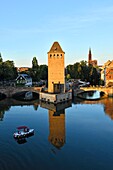 Frankreich, Bas Rhin, Straßburg, die von der UNESCO zum Weltkulturerbe erklärte Altstadt, das Viertel Petite France, die überdachten Brücken über die Ill und die Kathedrale Notre Dame