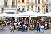 Frankreich, Rhone, Lyon, Altstadt, von der UNESCO zum Weltkulturerbe erklärt, Place des Terreaux (1. Bezirk), Caféterrasse