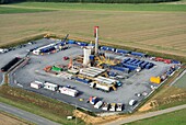 Frankreich, Seine et Marne, Jouarre, Bohrung von Jouarre durch die Ölgesellschaft Hess Oil in der Nähe der Butte de Doue (Luftaufnahme)