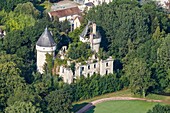 Frankreich, Indre, Villedieu sur Indre, Burgruine (Luftaufnahme)