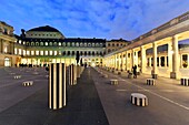 Frankreich, Paris, Palais Royal (Königlicher Palast), Kunstwerk von Daniel Buren auf dem Platz des Kulturministeriums