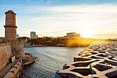 Frankreich, Bouches du Rhone, Marseille, 2. Bezirk, Euromediterranee-Gebiet, Stadtteil Arenc, Blick vom Mucem auf den Pharo und den Eingang zum Vieux Port