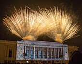 Frankreich, Hauts de Seine, Puteaux, Rathaus, Art Deco Gebäude, Weihnachtsbeleuchtung und Feuerwerk