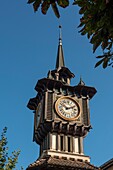 Frankreich, Haute Savoie, Evian les Bains, der Uhrenturm auf dem Gebäude der Quelle Cachat