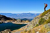 Frankreich, Isere, La Combe-de-Lancey, Blick auf Grenoble vom Crozet-See aus