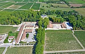 Frankreich, Gironde, Margaux, Chateau Margaux in der Region Medoc, wo der Premier Grand Cru Wein hergestellt wird (Luftaufnahme)