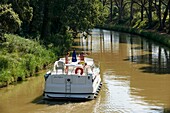 Frankreich, Aude, Canal du Midi, von der UNESCO zum Weltkulturerbe erklärt, Yachthafen am Port de la Robine