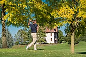 Frankreich, Haute Savoie, Evian les Bains, ein Schwung auf dem Golfplatz, einem mythischen Platz, auf dem die Evian-Meisterschaft ausgetragen wird