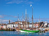 France, Finistere, Douarnenez, Festival Maritime Temps Fête, Sant C'Hireg, traditional sailboat on the port of Rosmeur