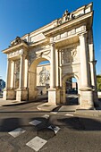 Frankreich, Meurthe et Moselle, Nancy, Sainte-Catherine-Tor (1761) des Architekten Richard Mique im dorischen Stil, Wandbild des Straßenkünstlers Jeff Aerosol zum 250. Todestag von Stanislas