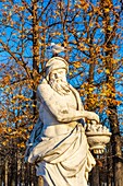 Frankreich, Paris, Tuileriengarten, Skulptur von Jean Raon, Winter (Abguss)