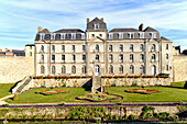 Frankreich, Morbihan, Golf von Morbihan, Vannes, Schloss l'Hermine, Garten und Festungsmauern