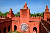 Frankreich, Var, Frejus, ehemaliges Lager Caïs, die 1930 fertiggestellte sudanesische Moschee Missiri, Nachbildung der Moschee von Djenne und in das Inventar aufgenommene zusätzliche historische