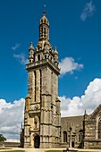 Frankreich, Finistere, Pleyben, der Pfarrbezirk von Pleyben ist um die Kirche Saint-Germain herum gebaut und ist im gotischen Stil gehalten