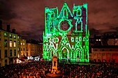 Frankreich, Rhône, Lyon, Stadtviertel Vieux-Lyon, historische Stätte, die von der UNESCO zum Weltkulturerbe erklärt wurde, die Kathedrale von Lyon (Cathedrale Saint-Jean-Baptiste de Lyon) während der Fete des Lumieres (Lichtfest), Ausstellung Pigments De Lumière von Nuno Maya und Carole Purnelle