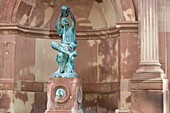 Frankreich, Haut Rhin, Route des Vins d'Alsace, Colmar, le Petit Vigneron alsacien (kleiner elsässischer Winzer) von Auguste Bartholdi, der seit 1869 vor der Markthalle steht