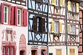 Frankreich, Haut Rhin, Route des Vins d'Alsace, Colmar, Reihe von Fachwerkhausfassaden im Viertel La Petite Venise