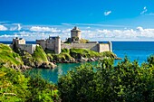 Frankreich, Cotes d'Armor, Plevenon, Fort la Latte oder Schloss Roche Goyon, ist eine Festung aus dem 14. Jahrhundert an der Pointe de la Latte, in der Nähe des Kaps von Frehel