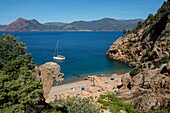 Frankreich, Corse du Sud, Porto, Golf von Porto von der UNESCO zum Weltkulturerbe erklärt, der Strand von Ficaghiola