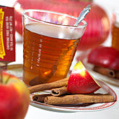 Zimt-Apfel-Gewürztee