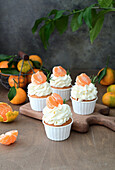 Vanilla cupcakes with tangerine curd and mascarpone cream