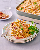 Macaroni casserole with ham and Roquefort