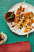 Chicken skewers with garlic and pepper sauce