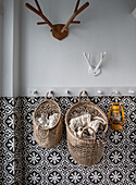 Wardrobe moulding, patterned wall tiles, wooden baskets and antlers