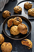 Turmeric spiced cookies with dark chocolate