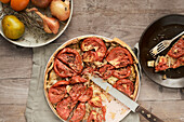 Tomato tart with onions and thyme