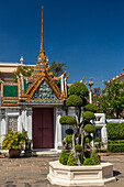 Architektonisches Detail der Phra Maha Prasat-Gruppe im Mittelhof des Großen Palastes in Bangkok, Thailand