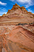 Sehr dünne, zerbrechliche Sandsteinrippen in Navajo-Sandsteinformationen. South Coyote Buttes, Vermilion Cliffs National Monument, Arizona. Geologisch gesehen werden diese Rippen als Verdichtungsbänder bezeichnet.